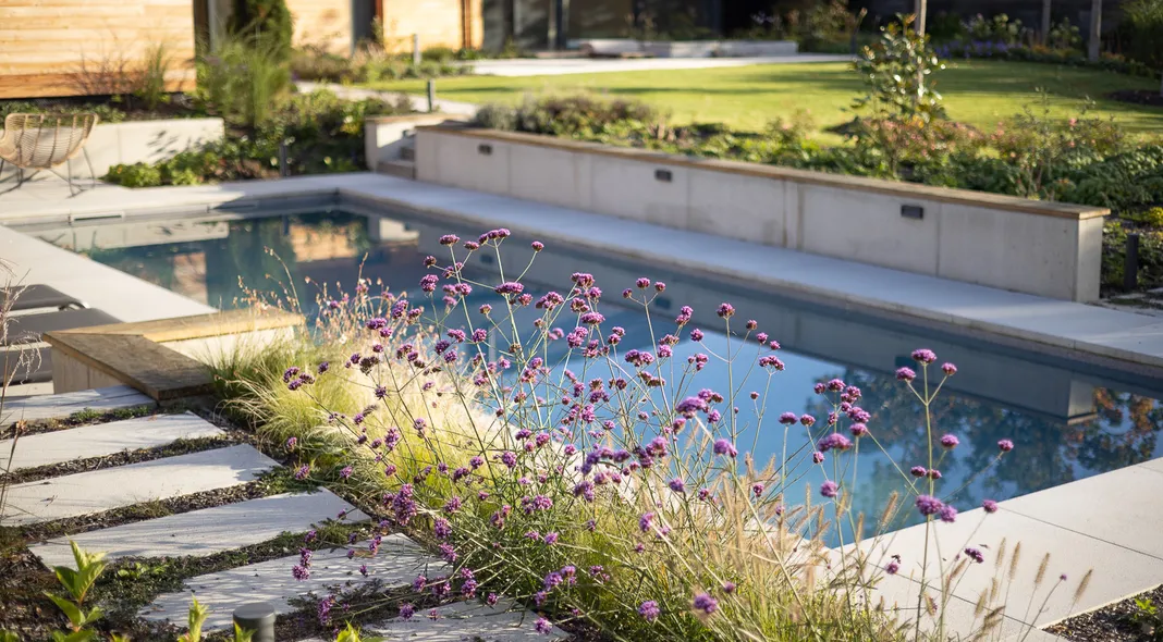 Již 25 let realizujeme vaše zahrady. Již 25 let realizujeme vaše zahrady.